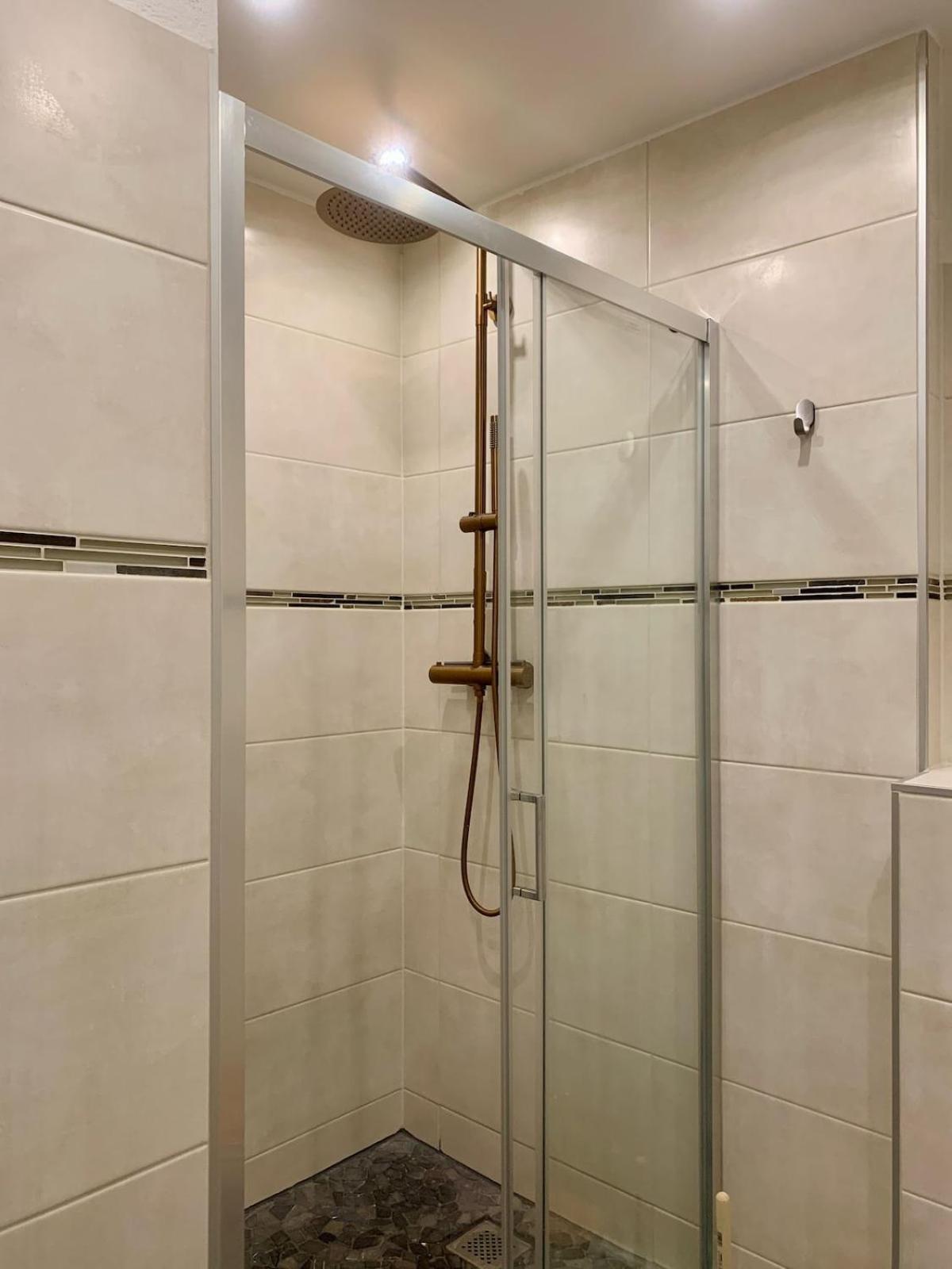 In Location With Free Parking Space Apartment *