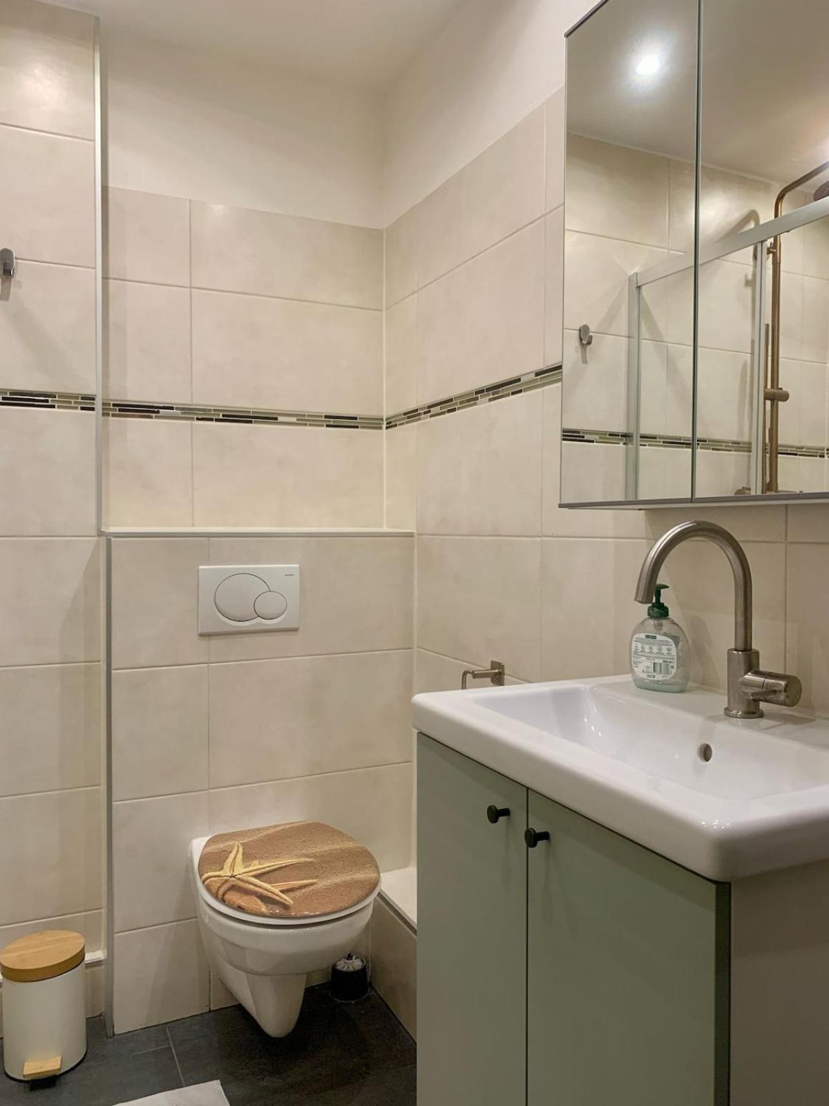 Apartment In Location With Free Parking Space